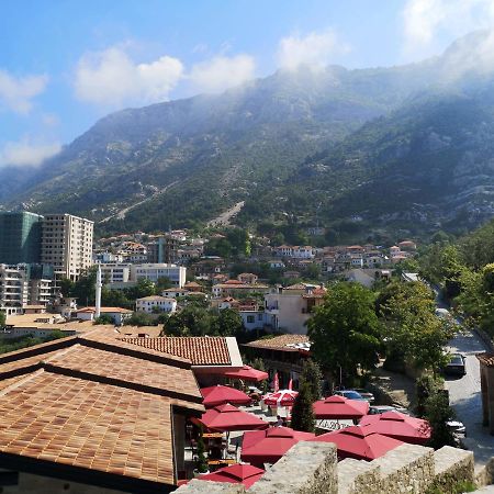 Kruja Hostel Bagian luar foto