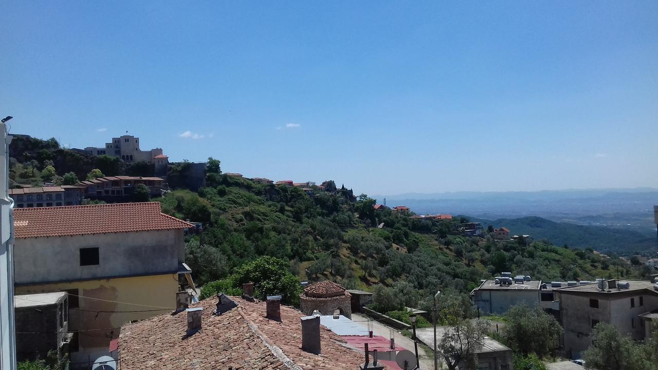 Kruja Hostel Bagian luar foto