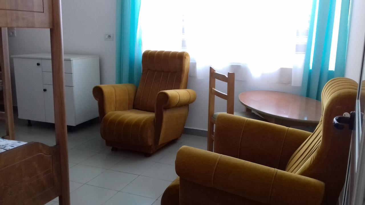 Kruja Hostel Bagian luar foto