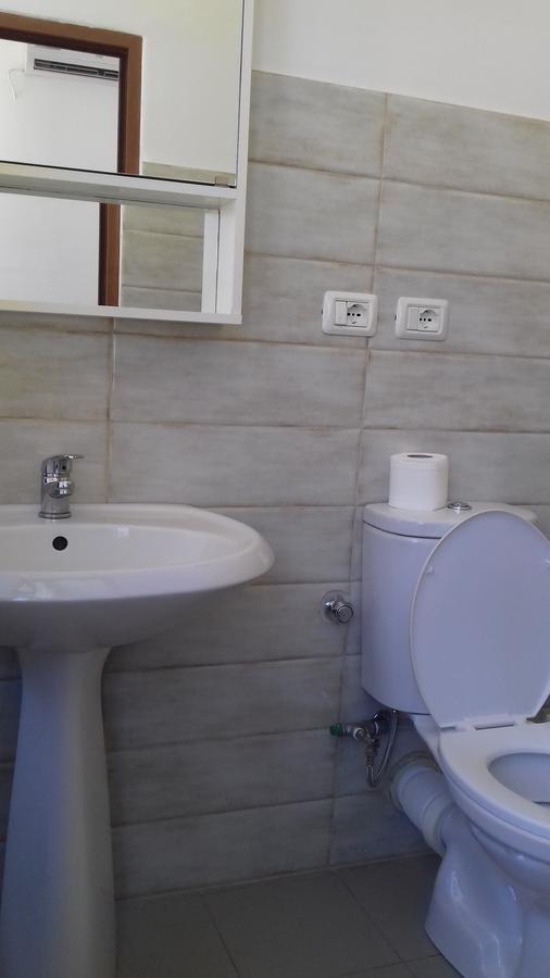Kruja Hostel Bagian luar foto