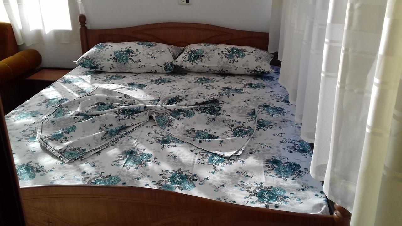 Kruja Hostel Bagian luar foto