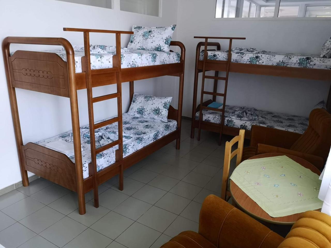 Kruja Hostel Bagian luar foto